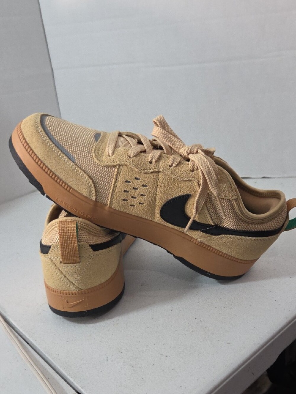 Nike Boys Youth 6.5 Tan & Black Low-Top Sneakers - Picture 5 of 5
